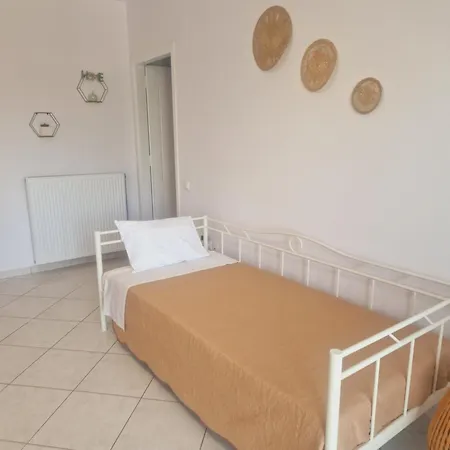 Comfortable Apartment Close To Rafina Port Esterno foto