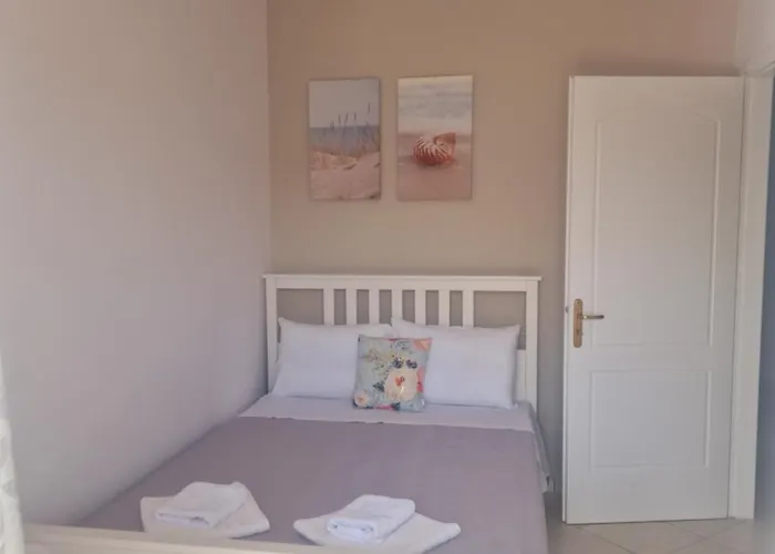 Comfortable Apartment Close To Rafina Port