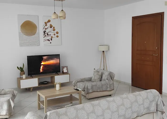 Comfortable Apartment Close To Rafina Port