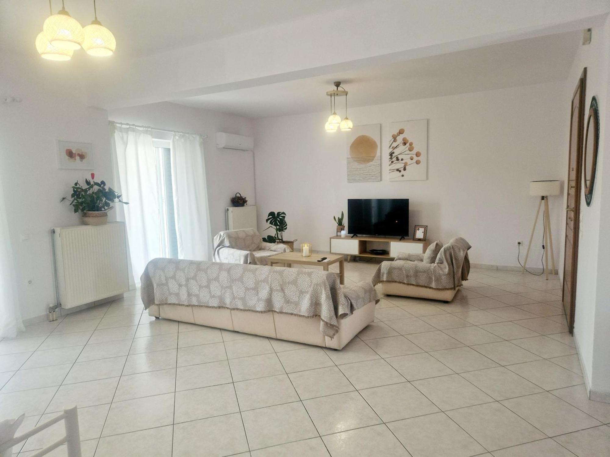 Comfortable Close To Port Apartment *
